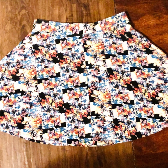 Floral and checkered Skater Skirt - Picture 3 of 7